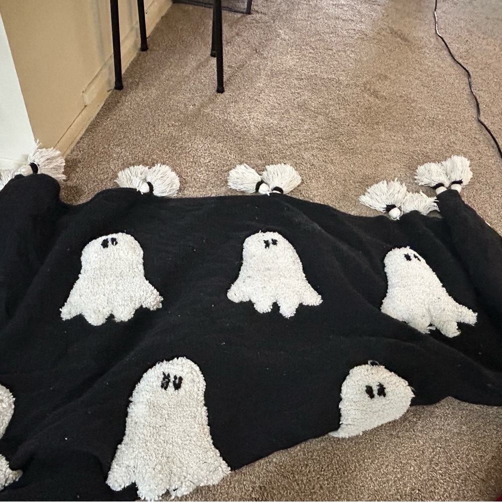 Viral ghost blanket